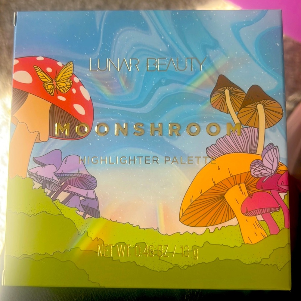 Lunar Beauty mushroom highlighting palette